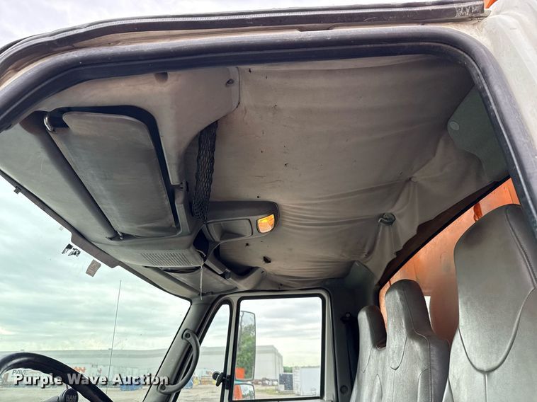 image for item ED5609 2002 International 4300 utility / service truck