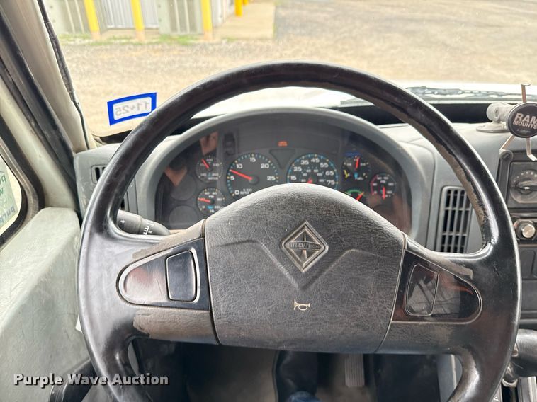 image for item ED5609 2002 International 4300 utility / service truck