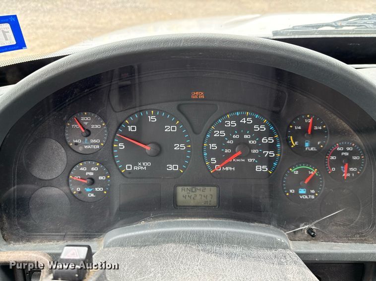 image for item ED5609 2002 International 4300 utility / service truck