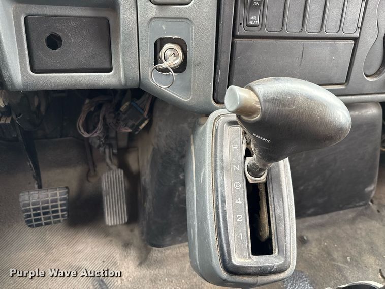 image for item ED5609 2002 International 4300 utility / service truck