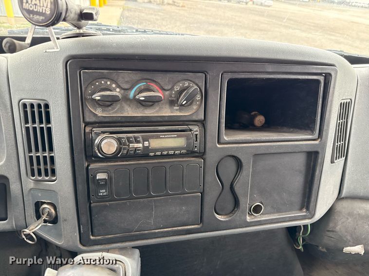 image for item ED5609 2002 International 4300 utility / service truck