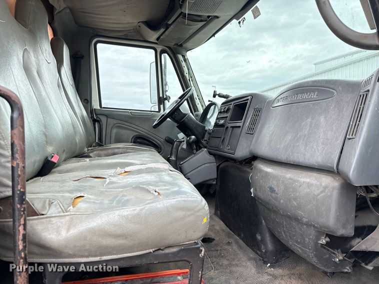 image for item ED5609 2002 International 4300 utility / service truck