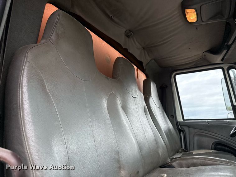 image for item ED5609 2002 International 4300 utility / service truck