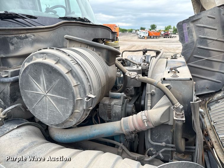 image for item ED5609 2002 International 4300 utility / service truck