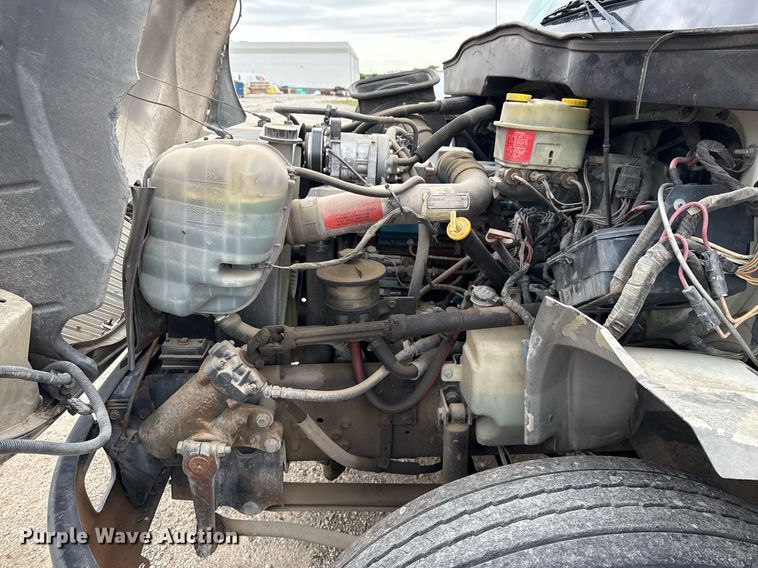 image for item ED5609 2002 International 4300 utility / service truck