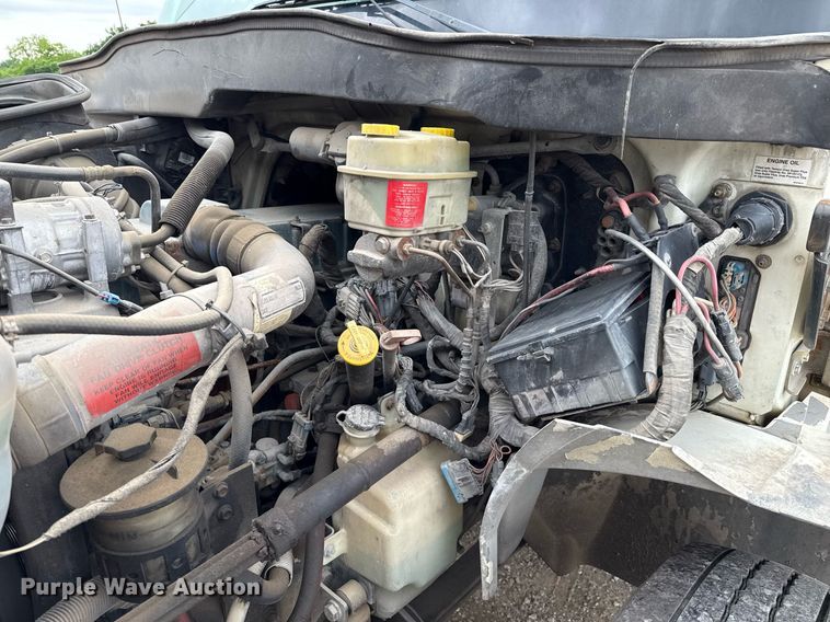 image for item ED5609 2002 International 4300 utility / service truck