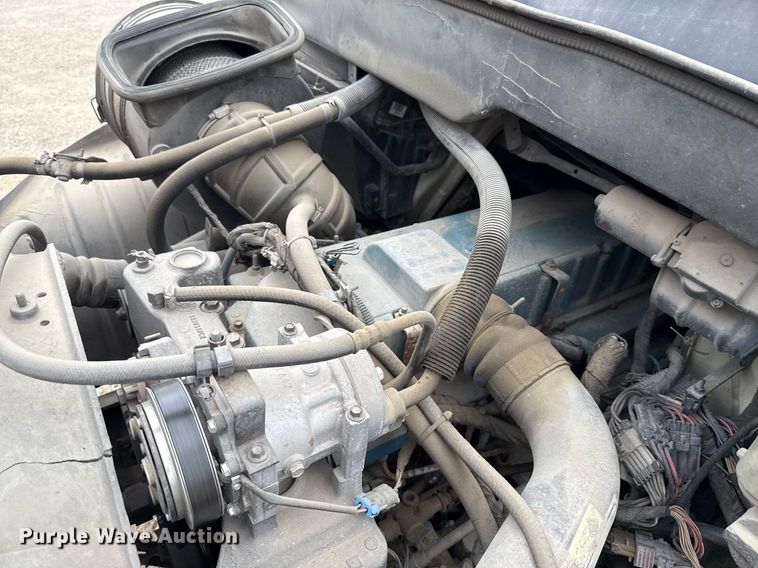 image for item ED5609 2002 International 4300 utility / service truck