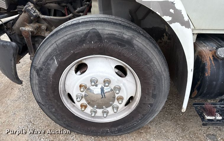 image for item ED5609 2002 International 4300 utility / service truck