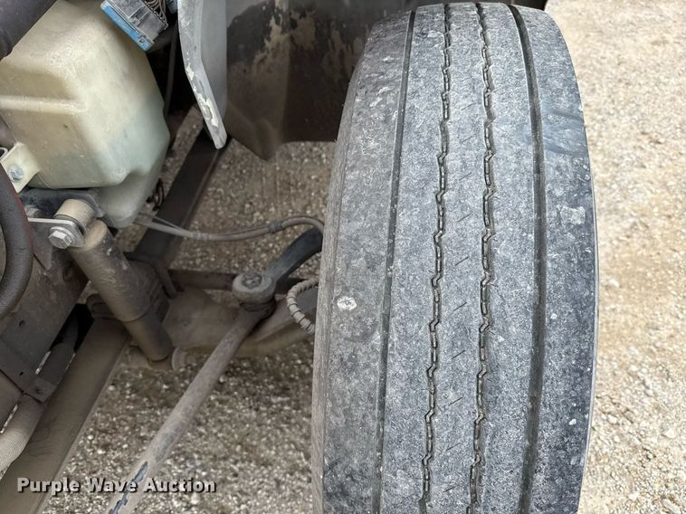 image for item ED5609 2002 International 4300 utility / service truck