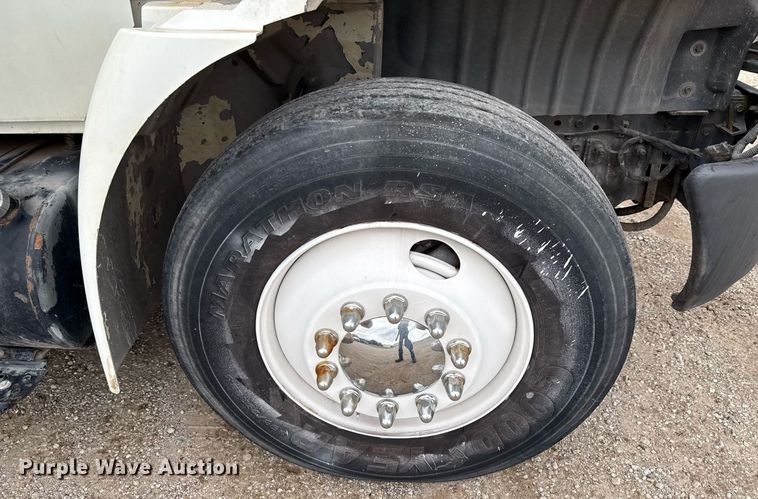 image for item ED5609 2002 International 4300 utility / service truck