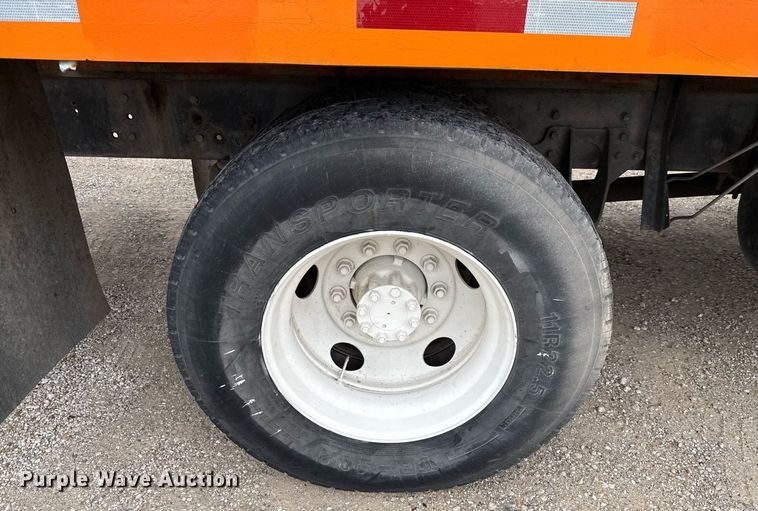 image for item ED5609 2002 International 4300 utility / service truck