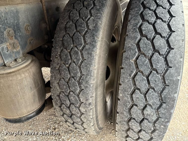 image for item ED5609 2002 International 4300 utility / service truck