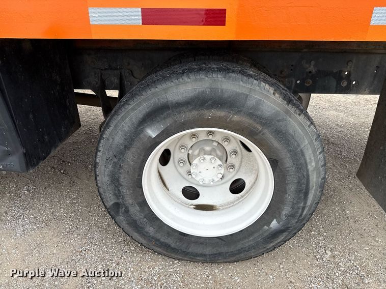 image for item ED5609 2002 International 4300 utility / service truck