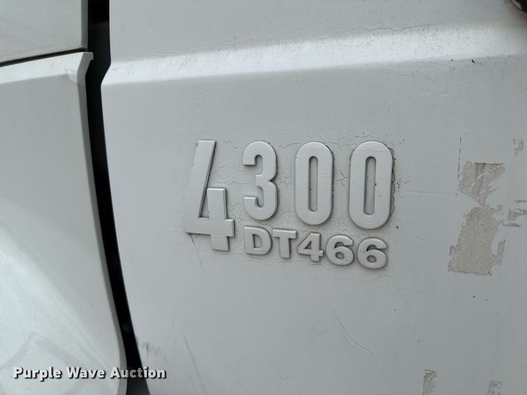 image for item ED5612 2002 International 4300 utility / service truck