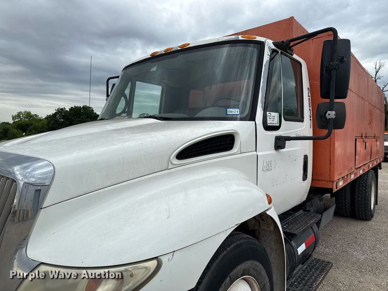 image for item ED5612 2002 International 4300 utility / service truck