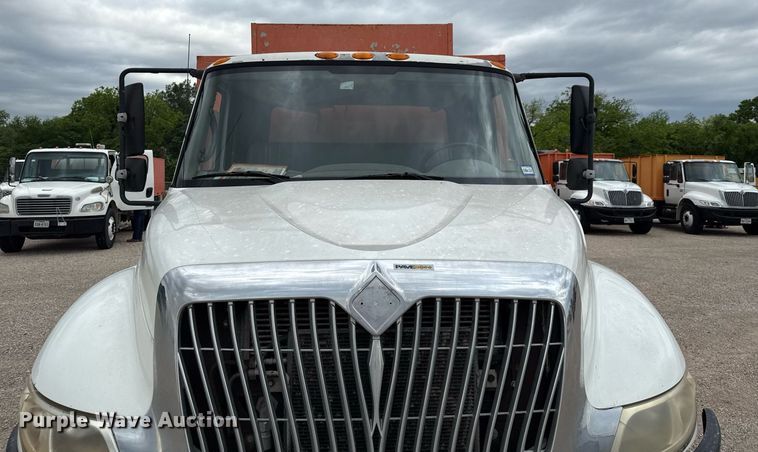 image for item ED5612 2002 International 4300 utility / service truck