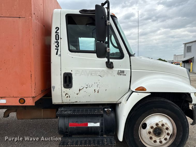 image for item ED5612 2002 International 4300 utility / service truck