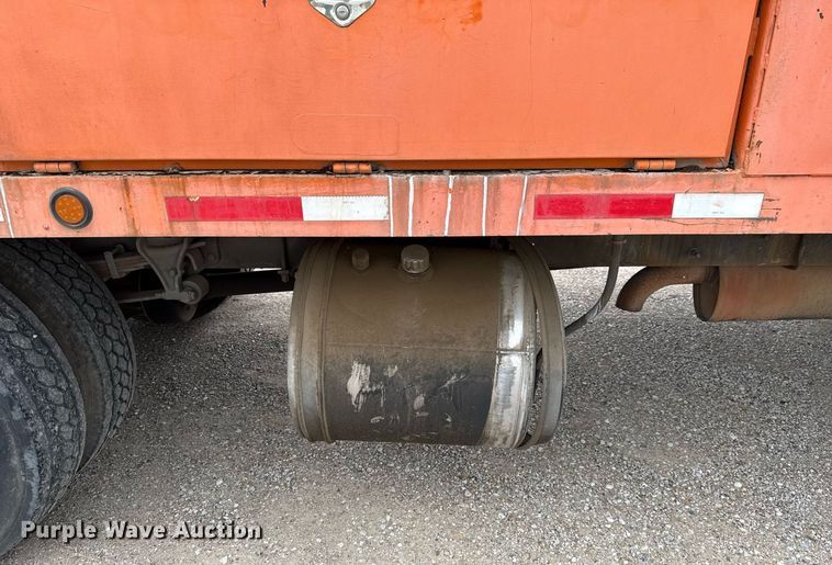 image for item ED5612 2002 International 4300 utility / service truck