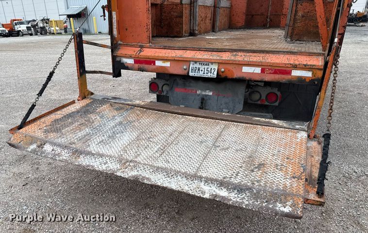 image for item ED5612 2002 International 4300 utility / service truck