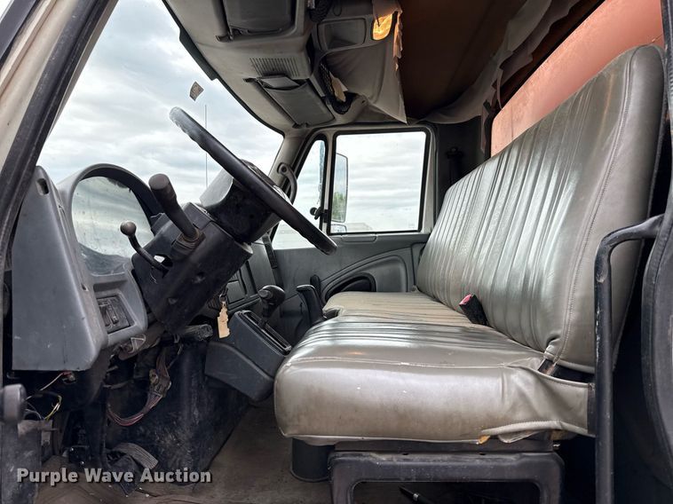 image for item ED5612 2002 International 4300 utility / service truck