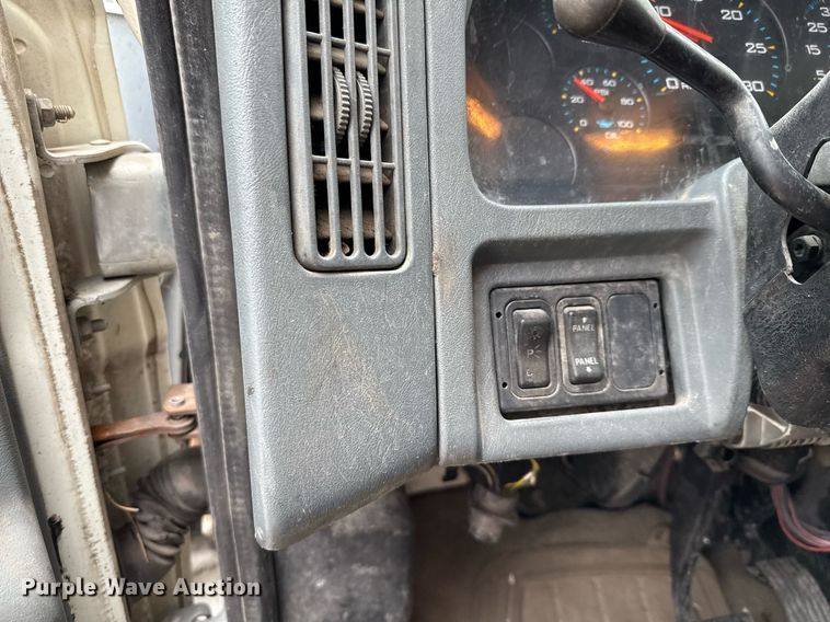 image for item ED5612 2002 International 4300 utility / service truck