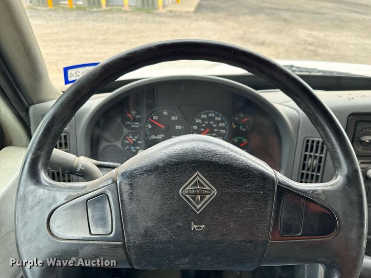 image for item ED5612 2002 International 4300 utility / service truck