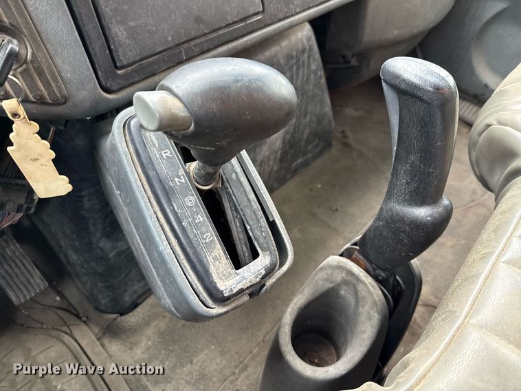 image for item ED5612 2002 International 4300 utility / service truck