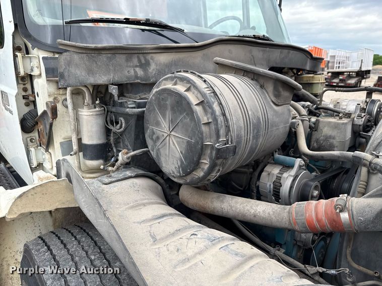 image for item ED5612 2002 International 4300 utility / service truck