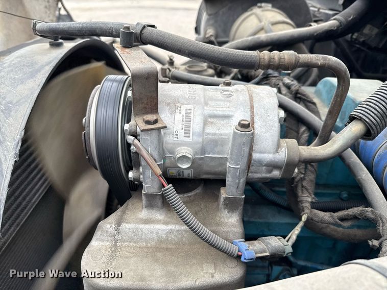 image for item ED5612 2002 International 4300 utility / service truck