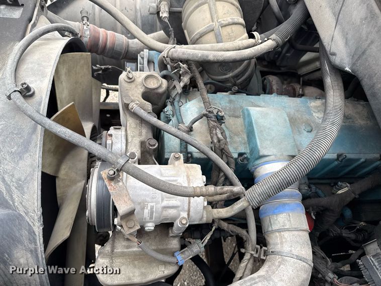 image for item ED5612 2002 International 4300 utility / service truck