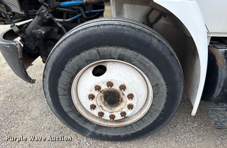 image for item ED5612 2002 International 4300 utility / service truck