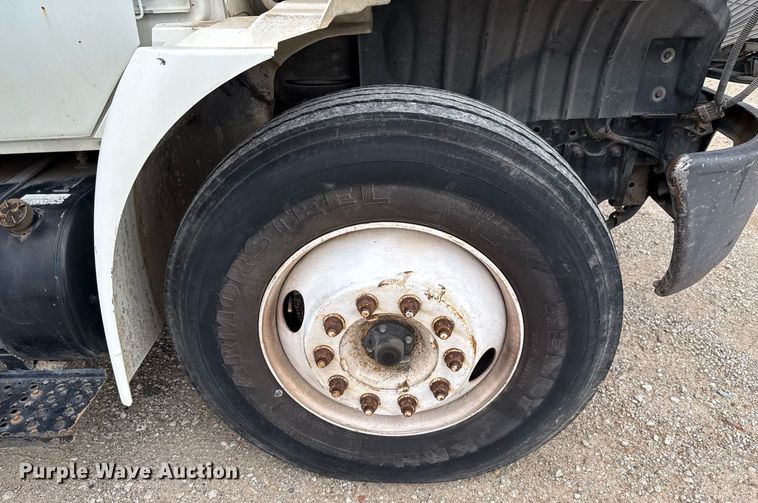 image for item ED5612 2002 International 4300 utility / service truck