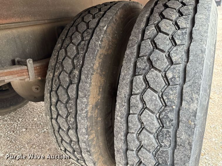 image for item ED5612 2002 International 4300 utility / service truck