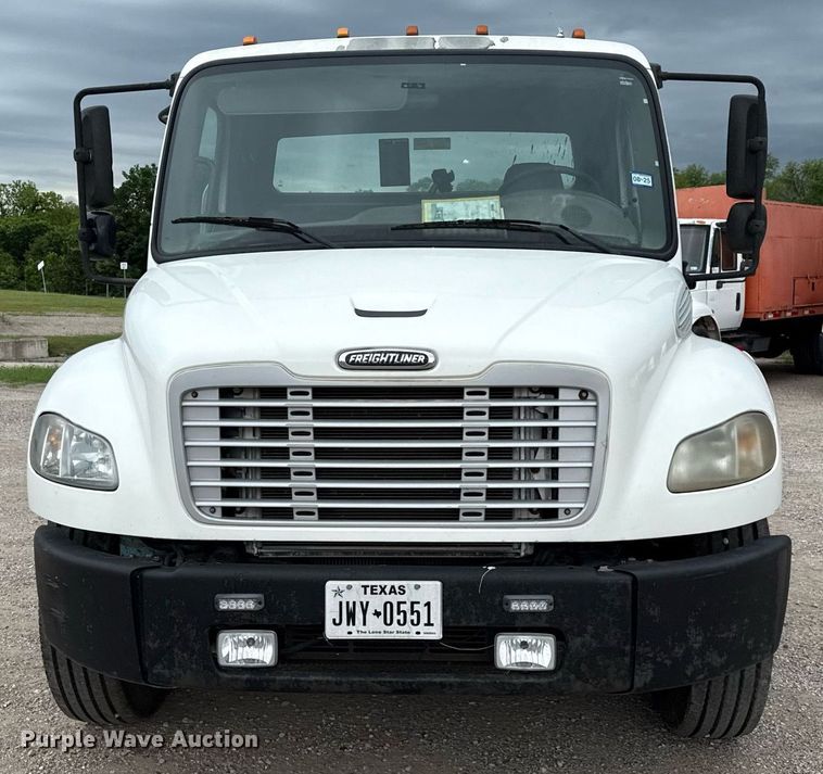 image for item ED5615 2008 Freightliner M2 truck cab and chassis