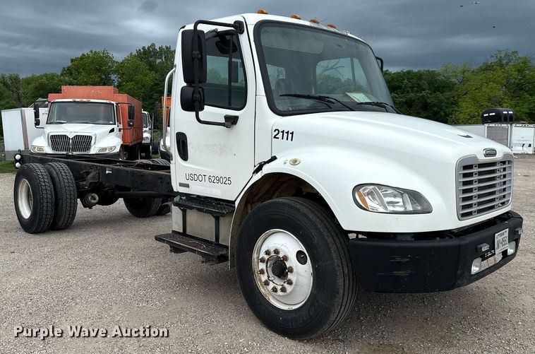 image for item ED5615 2008 Freightliner M2 truck cab and chassis