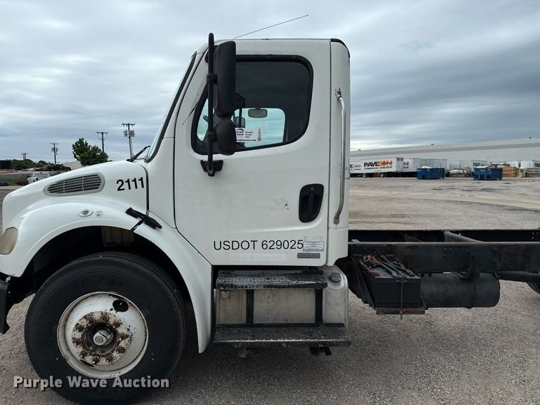 image for item ED5615 2008 Freightliner M2 truck cab and chassis