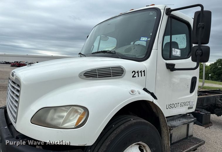 image for item ED5615 2008 Freightliner M2 truck cab and chassis