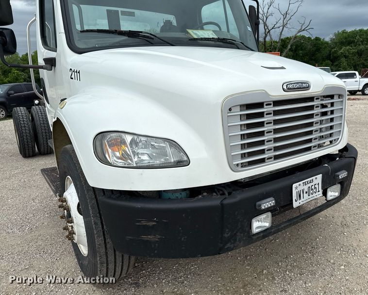 image for item ED5615 2008 Freightliner M2 truck cab and chassis