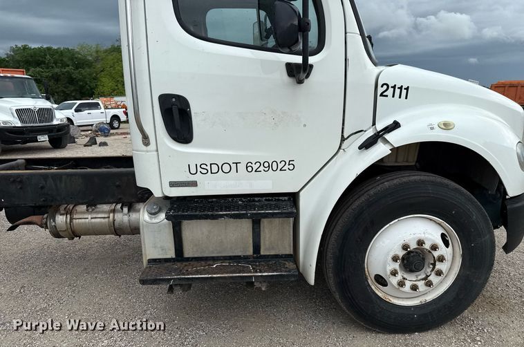 image for item ED5615 2008 Freightliner M2 truck cab and chassis