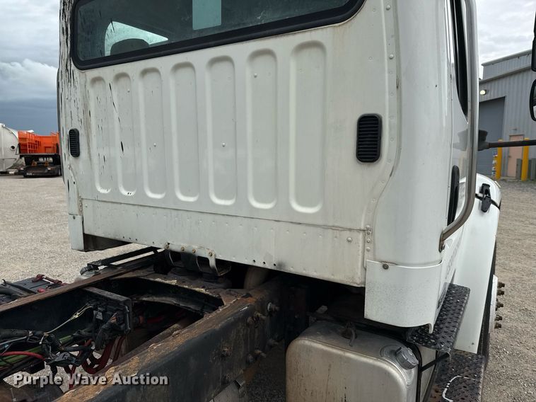 image for item ED5615 2008 Freightliner M2 truck cab and chassis