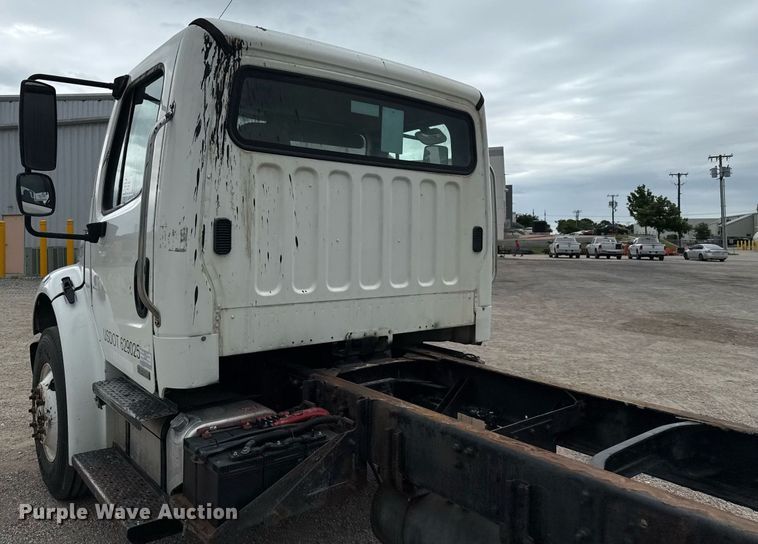 image for item ED5615 2008 Freightliner M2 truck cab and chassis