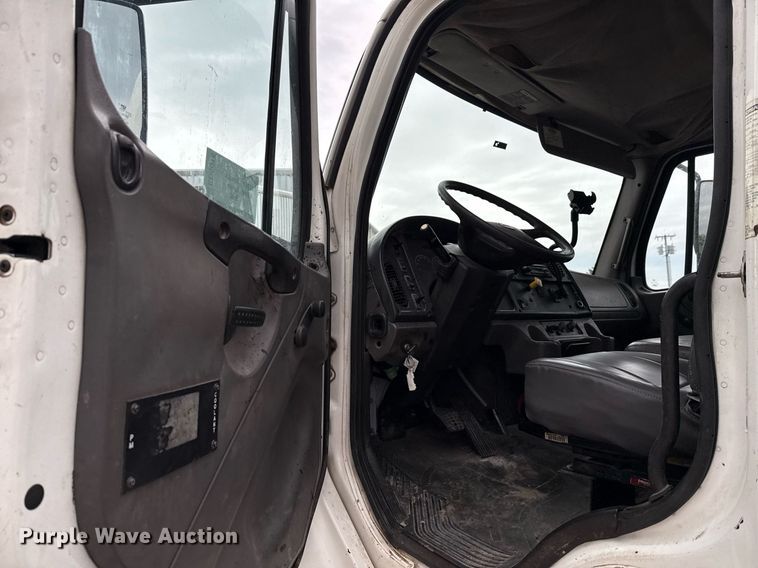 image for item ED5615 2008 Freightliner M2 truck cab and chassis