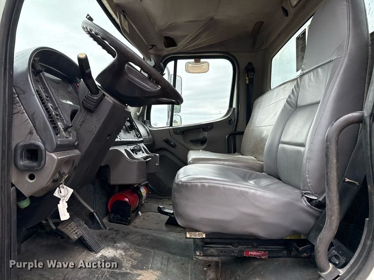 image for item ED5615 2008 Freightliner M2 truck cab and chassis