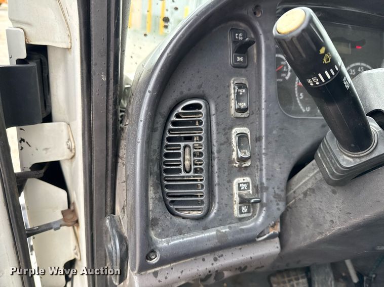 image for item ED5615 2008 Freightliner M2 truck cab and chassis