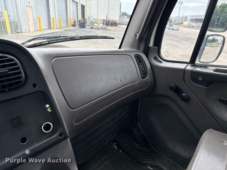 image for item ED5615 2008 Freightliner M2 truck cab and chassis