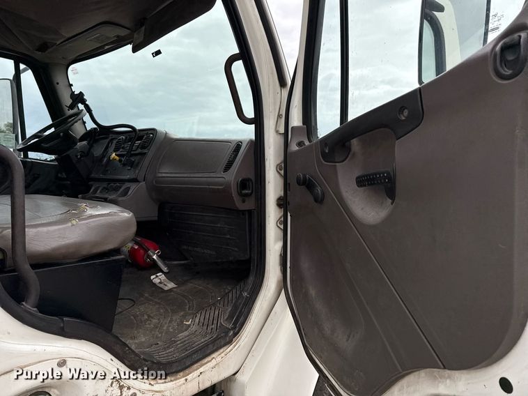 image for item ED5615 2008 Freightliner M2 truck cab and chassis