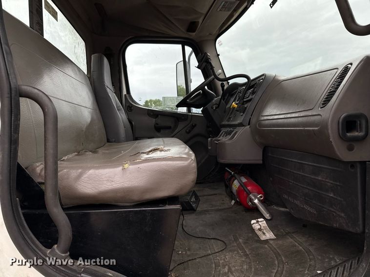 image for item ED5615 2008 Freightliner M2 truck cab and chassis