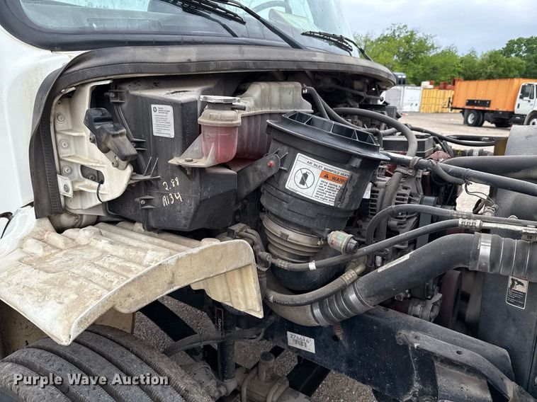 image for item ED5615 2008 Freightliner M2 truck cab and chassis