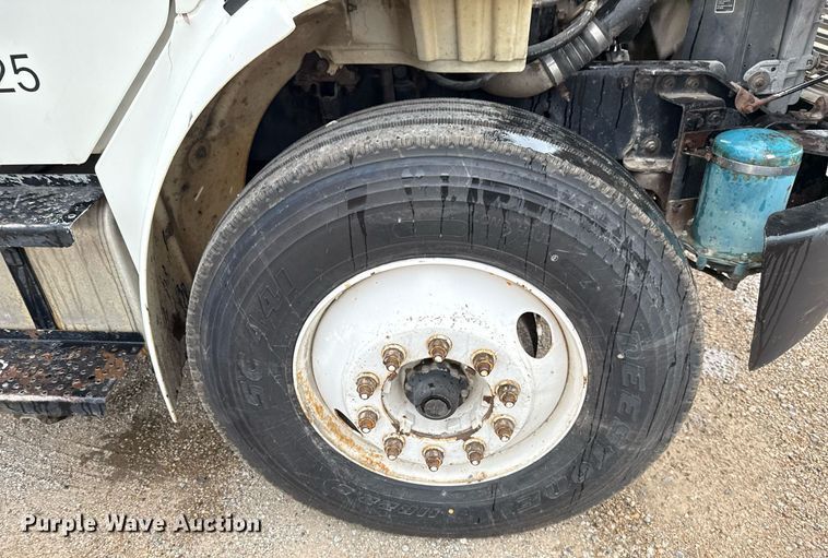 image for item ED5615 2008 Freightliner M2 truck cab and chassis