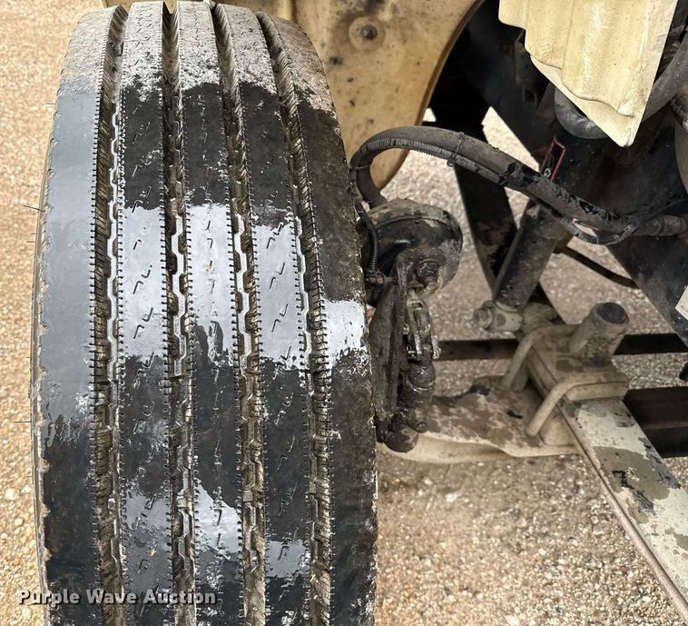 image for item ED5615 2008 Freightliner M2 truck cab and chassis